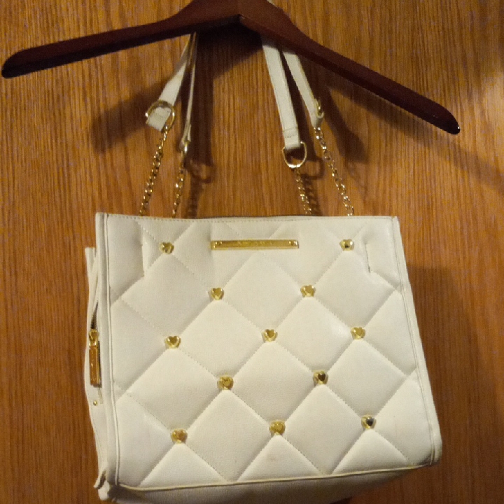 Womens Betsey Johnson Cream And Gold Quilted Shoulder Bag Diamond Pattern Purse